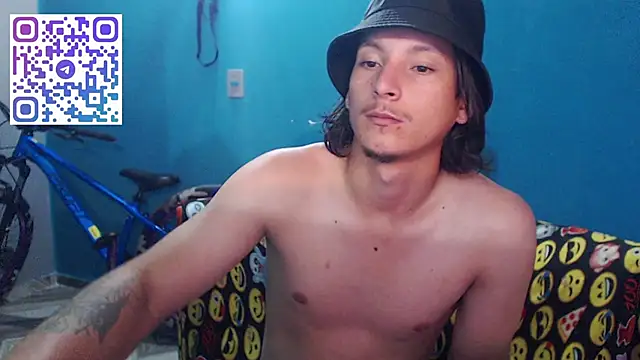 Snapshot of MrKingsaintx chatting on June 2026 01:22:01 AM MrKingsaintx online show from June 2026 01:22:01 AM