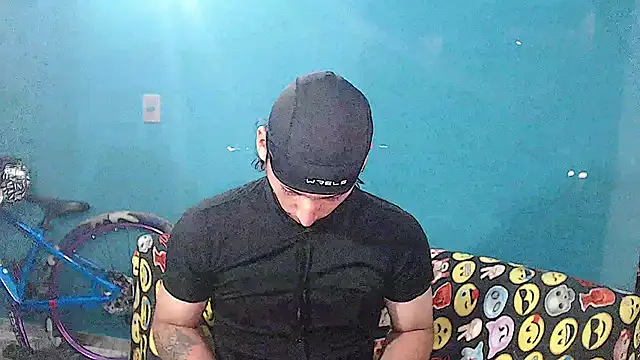 Snapshot of MrKingsaintx chatting on June 2026 01:27:01 AM MrKingsaintx online show from June 2026 01:27:01 AM