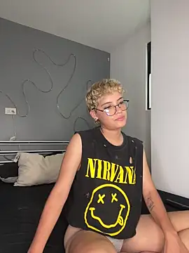 Snapshot of Mia-Sinclair chatting on May 2026 08:25:01 PM Mia-Sinclair online show from May 2026 08:25:01 PM