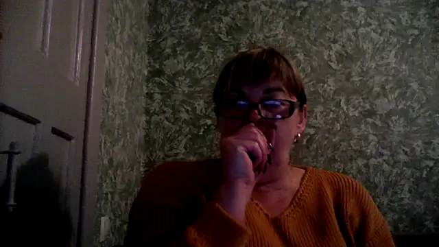 Snapshot of Empress211 chatting on June 2026 06:07:02 PM Empress211 online show from June 2026 06:07:02 PM
