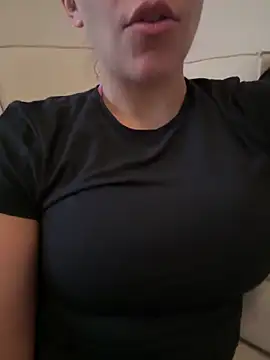 Snapshot of VenClea chatting on June 2026 06:49:01 PM VenClea online show from June 2026 06:49:01 PM