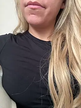 Snapshot of VenClea chatting on June 2026 11:21:02 AM VenClea online show from June 2026 11:21:02 AM