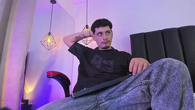 Alexlux1 online show from May 2026 07:54:01 PM