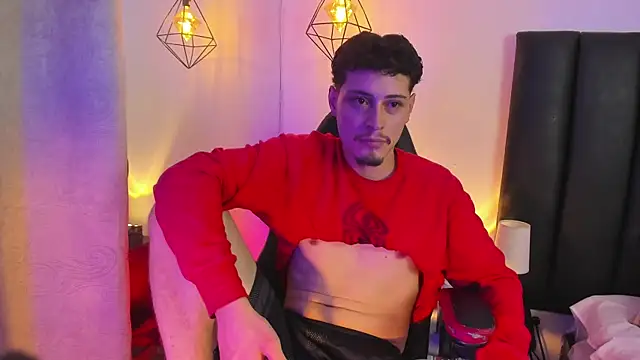 Alexlux1 online show from May 2026 07:31:02 PM