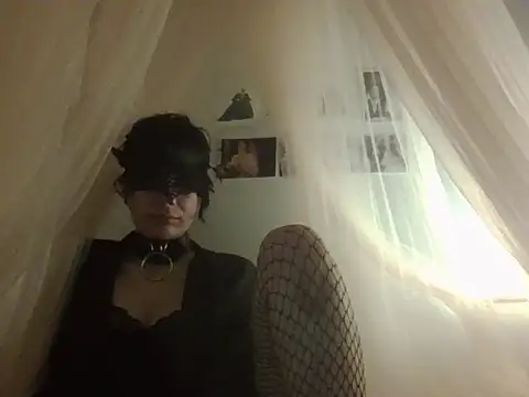 Snapshot of Nyx_Nuit chatting on June 2026 11:24:02 PM Nyx Nuit online show from June 2026 11:24:02 PM
