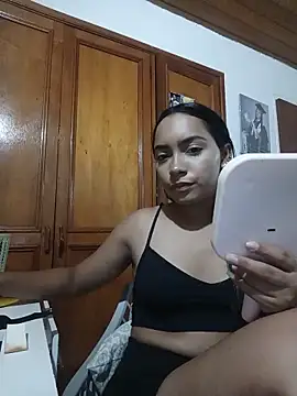 Snapshot of xcleila chatting on May 2026 01:33:01 AM xcleila online show from May 2026 01:33:01 AM