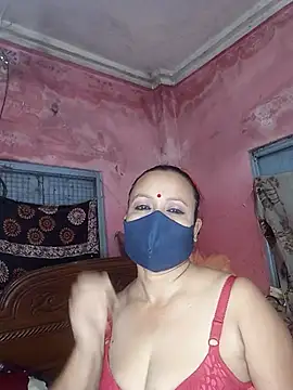 Snapshot of MoonLusty chatting on June 2026 04:07:01 AM MoonLusty online show from June 2026 04:07:01 AM