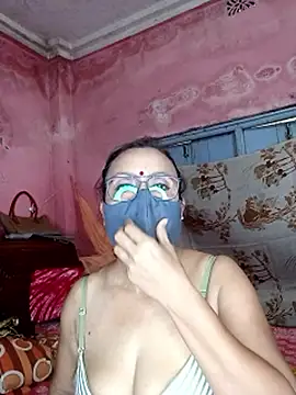 Snapshot of MoonLusty chatting on June 2026 06:13:02 AM MoonLusty online show from June 2026 06:13:02 AM