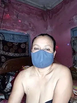 Snapshot of MoonLusty chatting on June 2026 05:34:02 PM MoonLusty online show from June 2026 05:34:02 PM