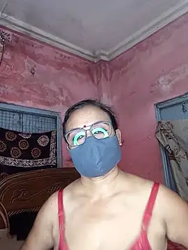 Snapshot of MoonLusty chatting on June 2026 05:29:02 AM MoonLusty online show from June 2026 05:29:02 AM