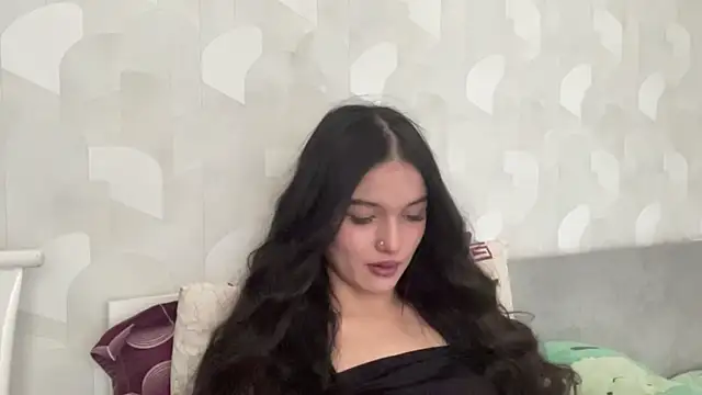 Snapshot of LisetteParajon chatting on July 2026 07:04:01 AM LisetteParajon online show from July 2026 07:04:01 AM