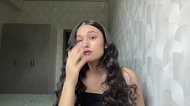 Snapshot of LisetteParajon chatting on June 2026 05:07:02 AM LisetteParajon online show from June 2026 05:07:02 AM