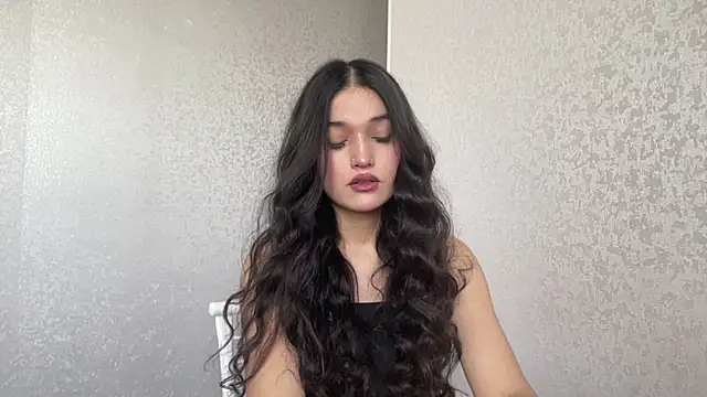 Snapshot of LisetteParajon chatting on July 2026 05:01:01 AM LisetteParajon online show from July 2026 05:01:01 AM