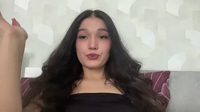 Snapshot of LisetteParajon chatting on June 2026 05:05:01 AM LisetteParajon online show from June 2026 05:05:01 AM
