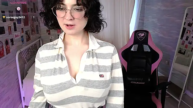 Snapshot of JackieApplePie chatting on June 2026 12:05:01 PM JackieApplePie online show from June 2026 12:05:01 PM