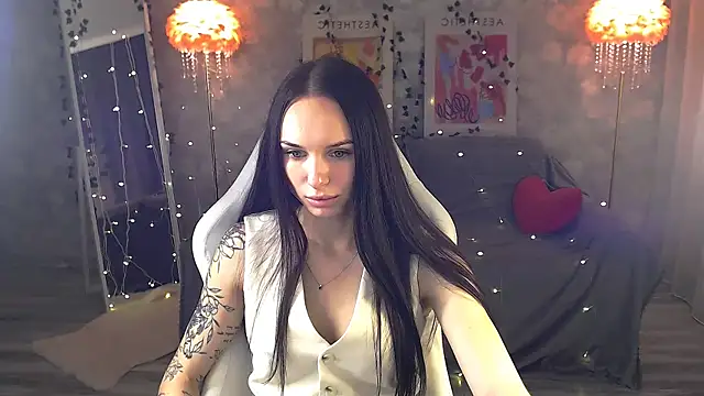 Snapshot of NicoleMerz chatting on June 2026 03:43:01 PM NicoleMerz online show from June 2026 03:43:01 PM