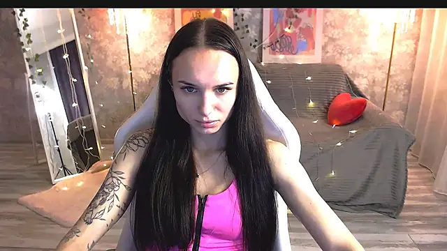 Snapshot of NicoleMerz chatting on June 2026 03:35:01 PM NicoleMerz online show from June 2026 03:35:01 PM