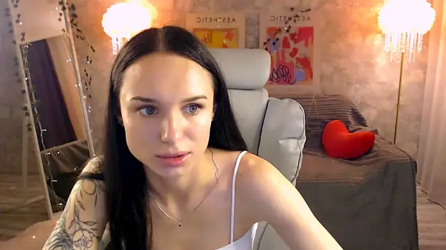 Snapshot of NicoleMerz chatting on June 2026 04:57:01 PM NicoleMerz online show from June 2026 04:57:01 PM