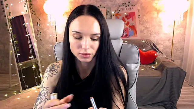 Snapshot of NicoleMerz chatting on June 2026 04:02:02 PM NicoleMerz online show from June 2026 04:02:02 PM