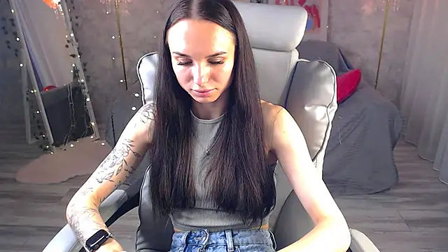 Snapshot of NicoleMerz chatting on June 2026 02:33:01 PM NicoleMerz online show from June 2026 02:33:01 PM