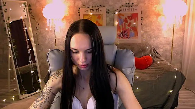 Snapshot of NicoleMerz chatting on June 2026 04:39:01 PM NicoleMerz online show from June 2026 04:39:01 PM