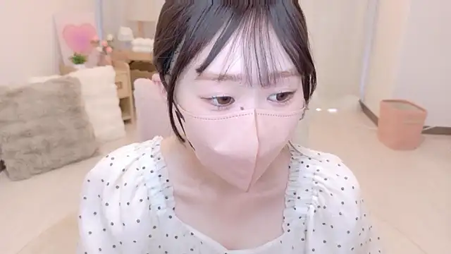 Snapshot of YURInya_ chatting on June 2026 05:05:01 AM YURInya online show from June 2026 05:05:01 AM