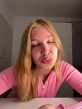 Snapshot of MilaaXOO chatting on June 2026 07:26:02 PM MilaaXOO online show from June 2026 07:26:02 PM