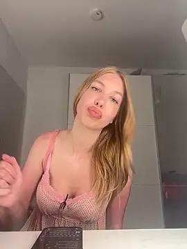 MilaaXOO online show from May 2026 07:53:01 PM