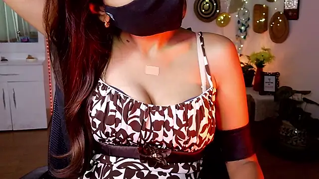 Snapshot of Yalinahotty chatting on May 2026 01:11:01 AM Yalinahotty online show from May 2026 01:11:01 AM