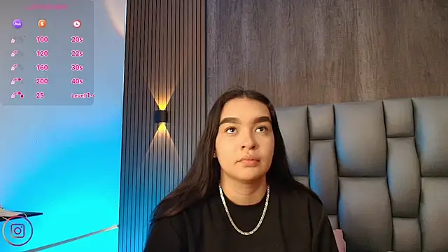 Snapshot of sophi_taylor chatting on July 2026 11:29:01 AM sophi taylor online show from July 2026 11:29:01 AM