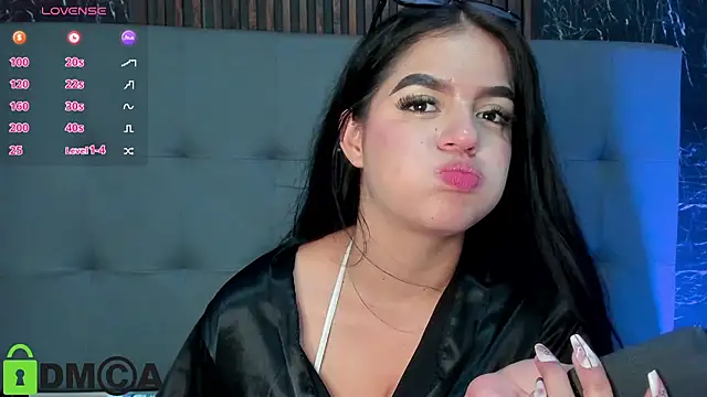 Snapshot of sophi_taylor chatting on June 2026 08:15:01 AM sophi taylor online show from June 2026 08:15:01 AM