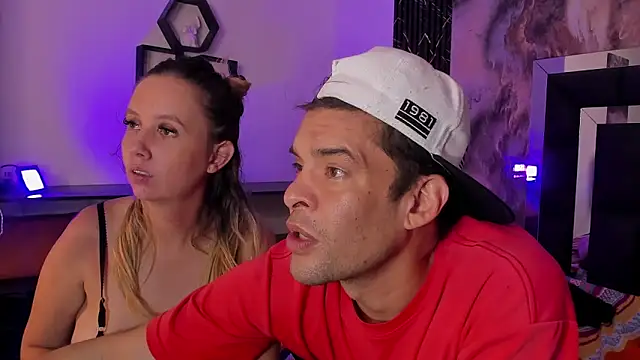 Snapshot of Mia_and_Erick chatting on June 2026 04:21:01 AM Mia and Erick online show from June 2026 04:21:01 AM