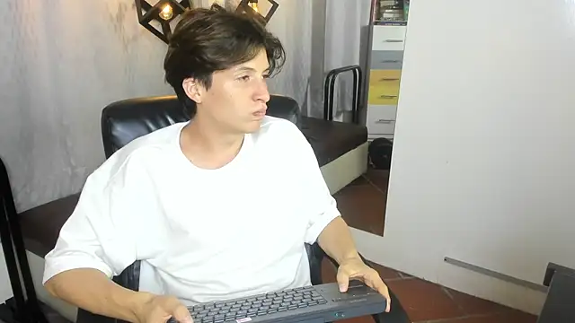 Marcoviolet online show from July 2026 08:15:02 PM