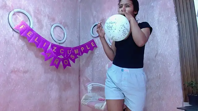  QueenMarilyn online show from July 2026 06:08:01 PM