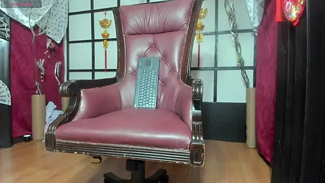  QueenMarilyn online show from July 2026 07:02:01 PM