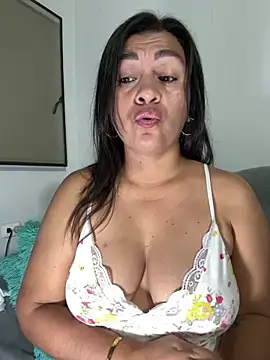 Snapshot of kloee_kann chatting on July 2026 12:18:01 AM kloee kann online show from July 2026 12:18:01 AM