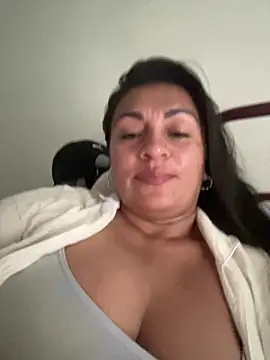 Snapshot of kloee_kann chatting on May 2026 04:13:01 PM kloee kann online show from May 2026 04:13:01 PM