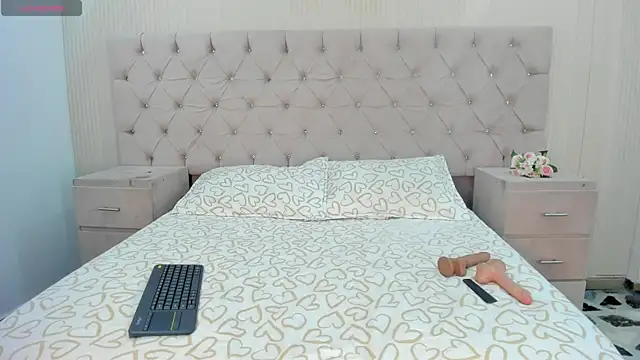 Snapshot of LizzyBrooks1 chatting on July 2026 04:39:01 AM LizzyBrooks1 online show from July 2026 04:39:01 AM