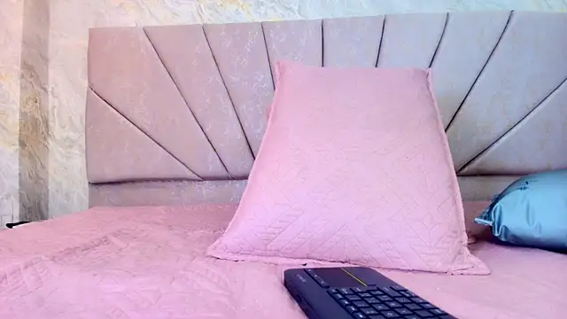 Snapshot of ariana_florez_ chatting on June 2026 07:11:02 PM ariana florez online show from June 2026 07:11:02 PM