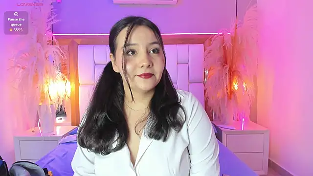 Snapshot of Violet_Bloom chatting on May 2026 05:40:02 PM Violet Bloom online show from May 2026 05:40:02 PM