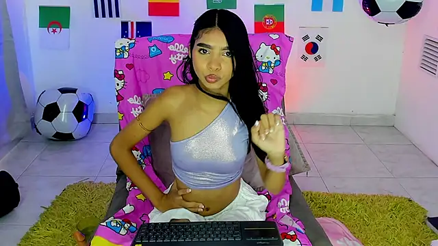 Snapshot of lulu_petite chatting on July 2026 06:30:02 PM lulu petite online show from July 2026 06:30:02 PM