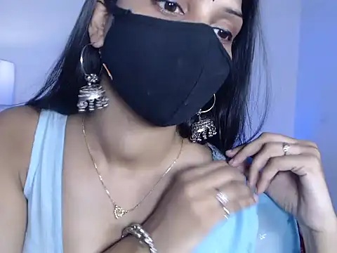 Snapshot of Sensual-bella chatting on June 2026 05:07:01 PM Sensual-bella online show from June 2026 05:07:01 PM
