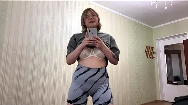 Snapshot of peachpuf chatting on June 2026 03:18:02 PM peachpuf online show from June 2026 03:18:02 PM