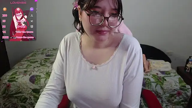 Snapshot of Hinata_kawaii chatting on June 2026 09:32:01 AM Hinata kawaii online show from June 2026 09:32:01 AM