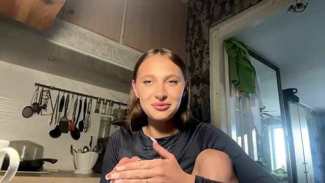 AlidaReff online show from June 2026 03:33:01 PM