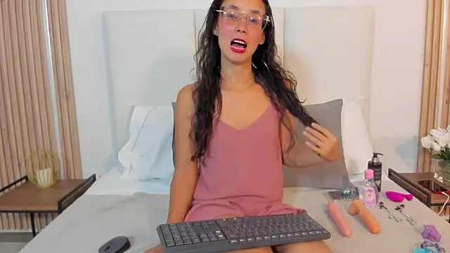 Snapshot of isabellaaasmith chatting on July 2026 03:17:01 AM isabellaaasmith online show from July 2026 03:17:01 AM