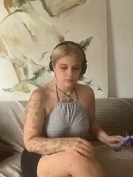 Snapshot of Ella_Bloom chatting on June 2026 09:51:01 AM Ella Bloom online show from June 2026 09:51:01 AM