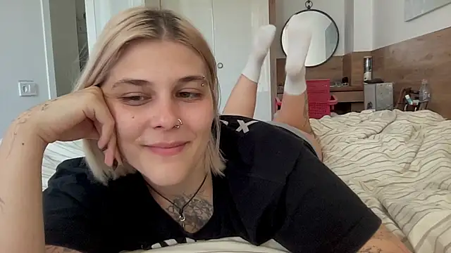 Snapshot of Ella_Bloom chatting on July 2026 10:04:01 AM Ella Bloom online show from July 2026 10:04:01 AM