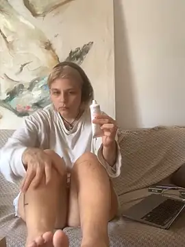 Snapshot of Ella_Bloom chatting on June 2026 09:10:02 AM Ella Bloom online show from June 2026 09:10:02 AM