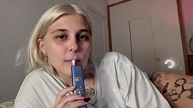 Snapshot of Ella_Bloom chatting on July 2026 06:25:02 PM Ella Bloom online show from July 2026 06:25:02 PM